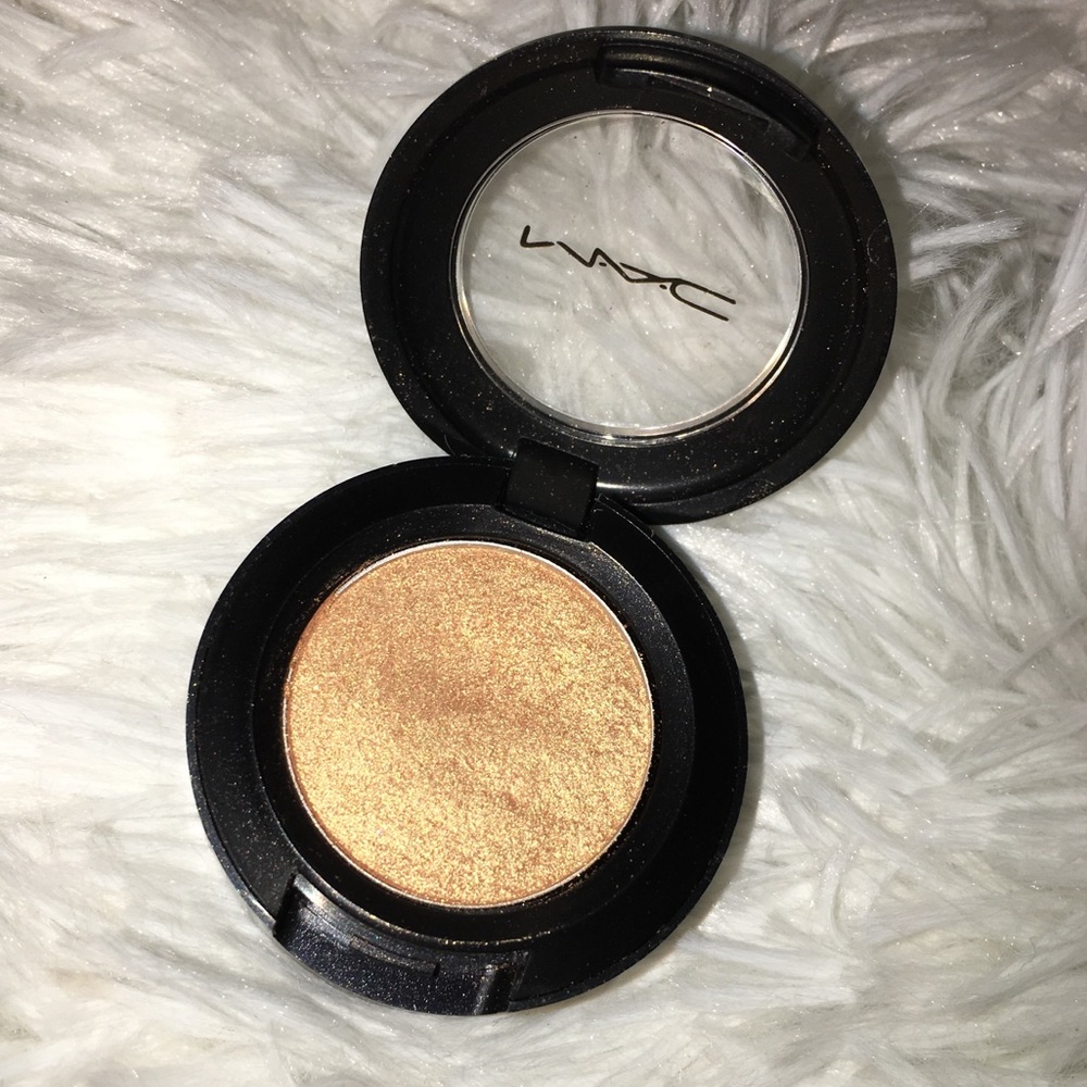 Shimmer Gold MAC Eyeshadow